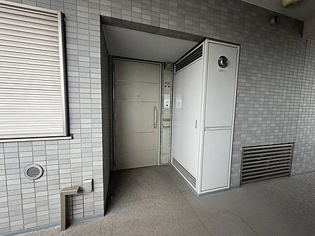 清潔感のある落ち着いた雰囲気の玄関です。