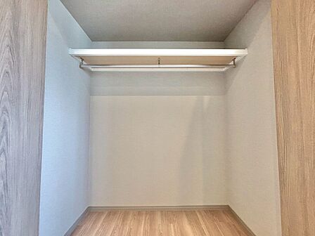 収納スペースが付いていて、お部屋を広く使っていただけます。