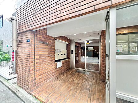 上質感漂う玄関アプローチです。