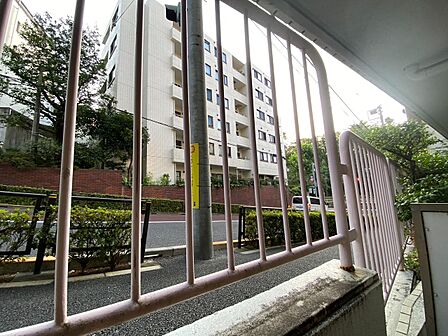 陽当たり・通風・開放感に恵まれた環境です。
