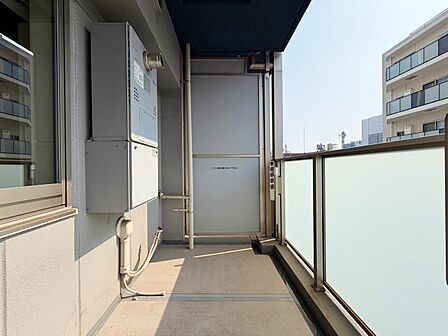 朝の澄んだ空気や、夕方に吹く清々しい風を感じられるバルコニー。