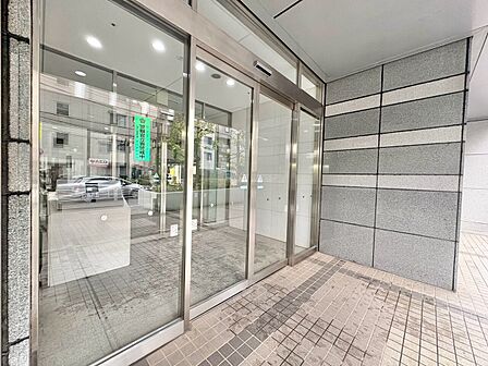 上質感漂う玄関アプローチです。