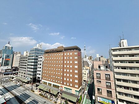陽当たり・通風・開放感に恵まれた環境です。
