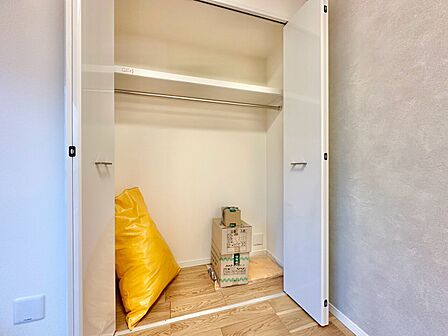 収納スペースが付いていて、お部屋を広く使っていただけます。