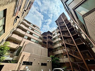 外観：飽きのこないシンプルモダンな外観です。