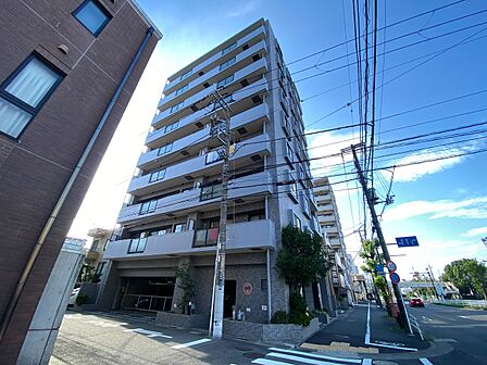 飽きのこないシンプルモダンな外観です。
