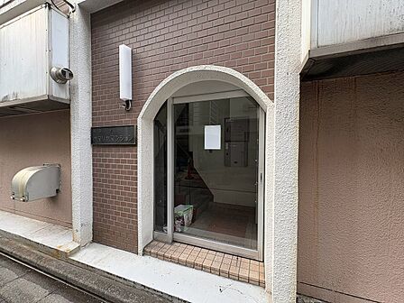 上質感漂う玄関アプローチです。