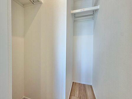 家電やスーツケース、ストック品など何でも片付く嬉しい空間です。