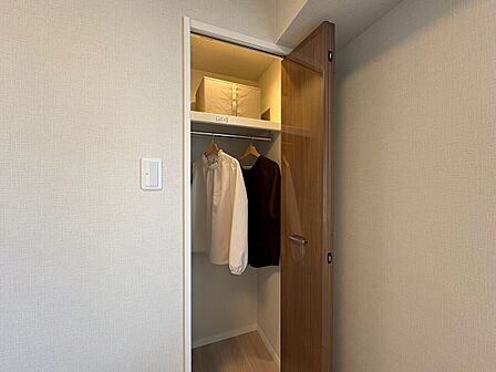 家電やスーツケース、ストック品など何でも片付く嬉しい空間です。