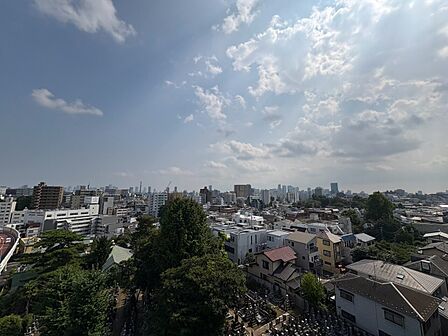 眺望や窓からの景色が良いと、家で過ごす時間も快適です。