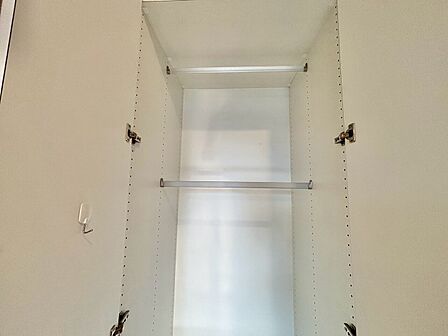 家電やスーツケース、ストック品など何でも片付く嬉しい空間です。
