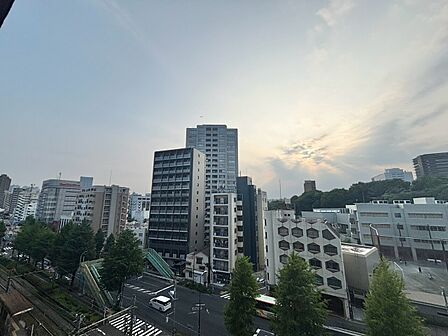 眺望や窓からの景色が良いと、家で過ごす時間も快適です。