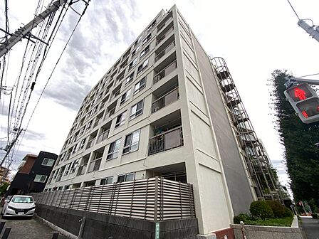 飽きのこないシンプルモダンな外観です。