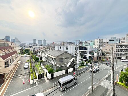 眺望や窓からの景色が良いと、家で過ごす時間も快適です。