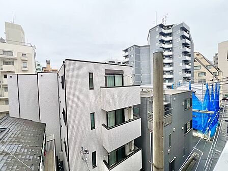 陽当たり・通風・開放感に恵まれた環境です。