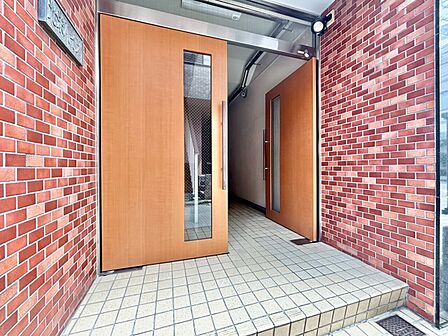 上質感漂う玄関アプローチです。