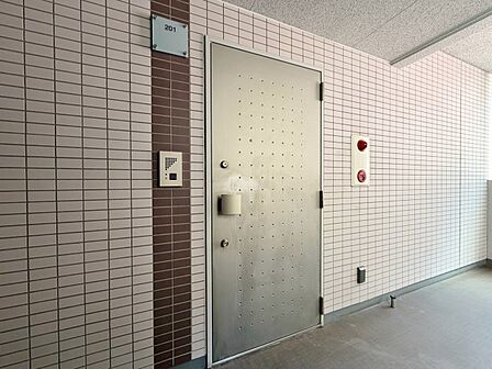 清潔感のある落ち着いた雰囲気の玄関です。