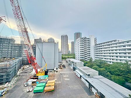 眺望や窓からの景色が良いと、家で過ごす時間も快適です。