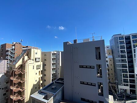 陽当たり・通風・開放感に恵まれた環境です。
