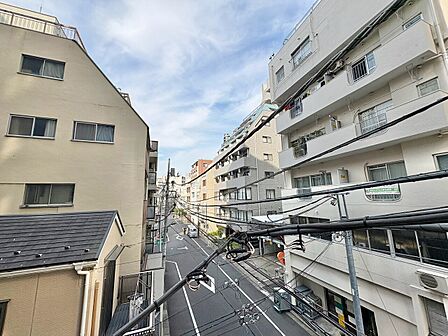 陽当たり・通風・開放感に恵まれた環境です。