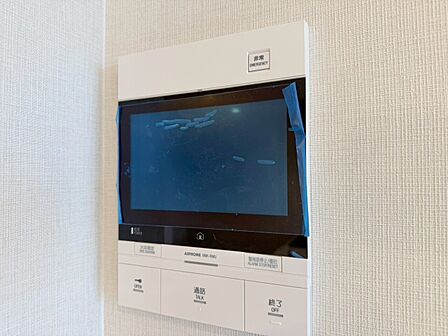 誰が来てもわかる様にモニター付きインターホンを設置。