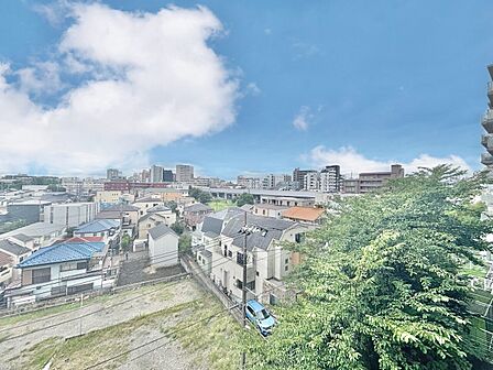 陽当たり・通風・開放感に恵まれた環境です。