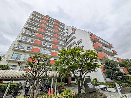 飽きのこないシンプルモダンな外観です。
