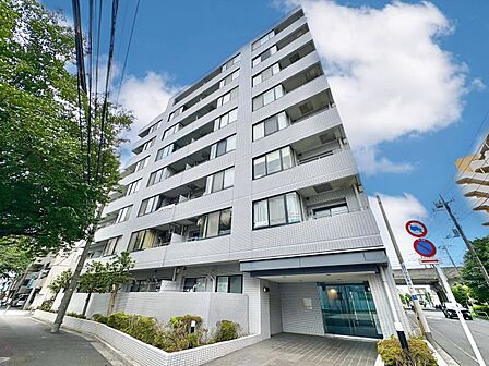 飽きのこないシンプルモダンな外観です。