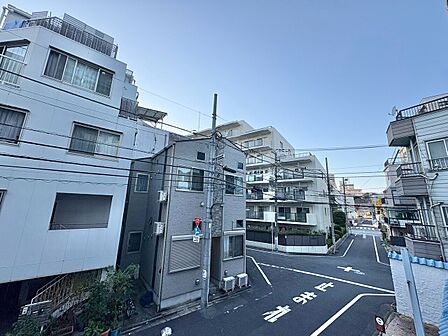 陽当たり・通風・開放感に恵まれた環境です。