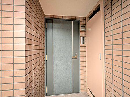 清潔感のある落ち着いた雰囲気の玄関です。