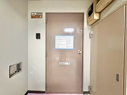 清潔感のある落ち着いた雰囲気の玄関です。