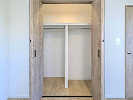 家電やスーツケース、ストック品など何でも片付く嬉しい空間です。