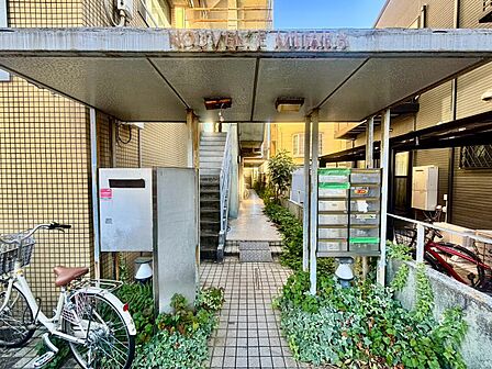 上質感漂う玄関アプローチです。