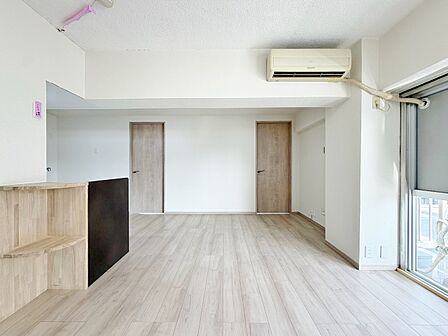 シンプルな内装と偏り過ぎないデザインで統一しました。