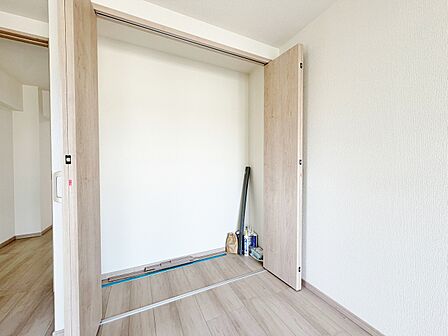 収納スペースが付いていて、お部屋を広く使っていただけます。
