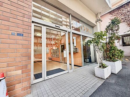 上質感漂う玄関アプローチです。