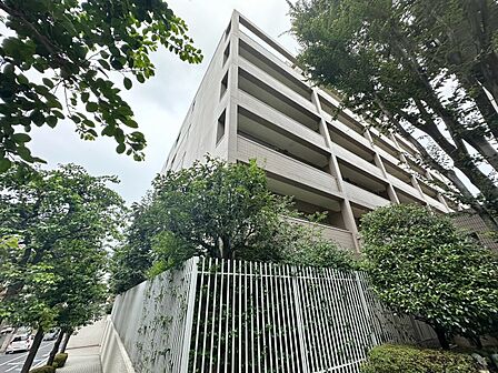 飽きのこないシンプルモダンな外観です。