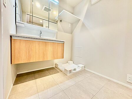 十分な広さの脱衣所。