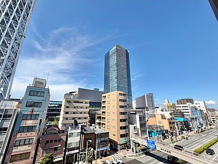 眺望や窓からの景色が良いと、家で過ごす時間も快適です。