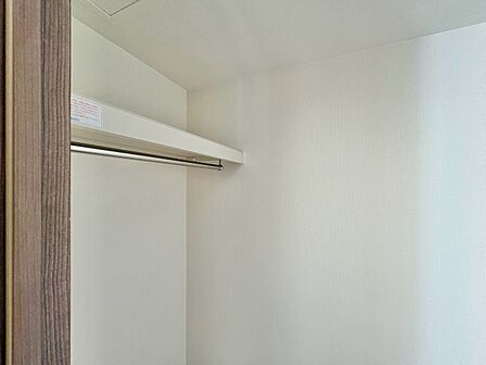 家電やスーツケース、ストック品など何でも片付く嬉しい空間です。
