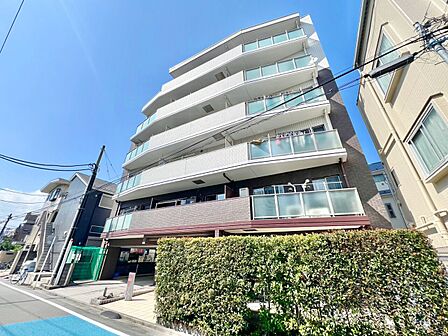 飽きのこないシンプルモダンな外観です。