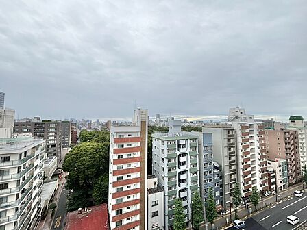 陽当たり・通風・開放感に恵まれた環境です。