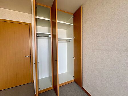 家電やスーツケース、ストック品など何でも片付く嬉しい空間です。