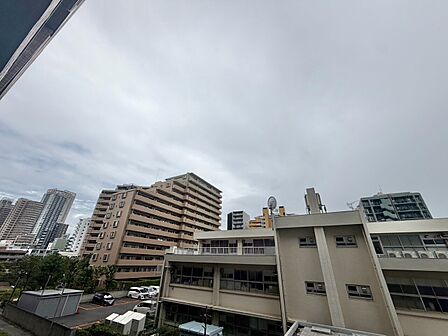 眺望や窓からの景色が良いと、家で過ごす時間も快適です。