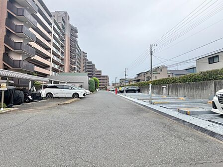 駐車スペースが嬉しいですね。※空き状況は都度ご確認下さい。