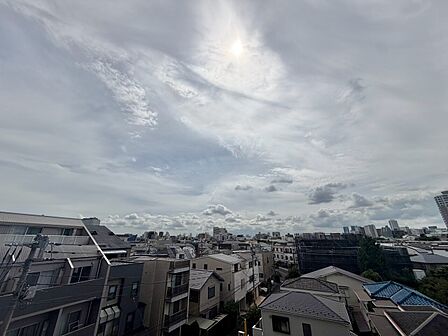 眺望や窓からの景色が良いと、家で過ごす時間も快適です。