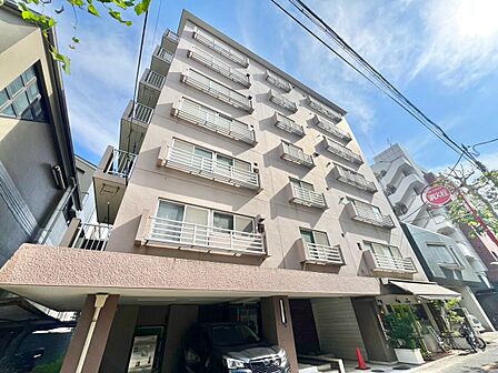 飽きのこないシンプルモダンな外観です。