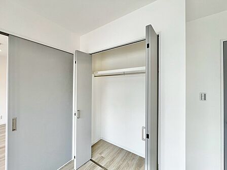 家電やスーツケース、ストック品など何でも片付く嬉しい空間です。