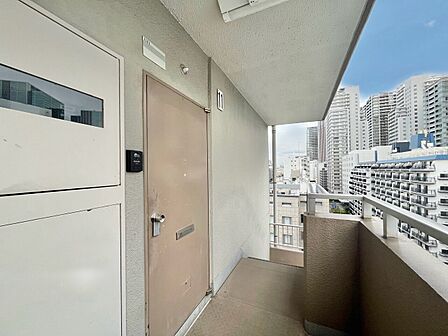 清潔感のある落ち着いた雰囲気の玄関です。