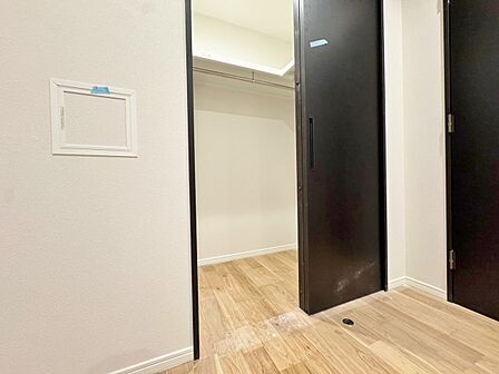 家電やスーツケース、ストック品など何でも片付く嬉しい空間です。